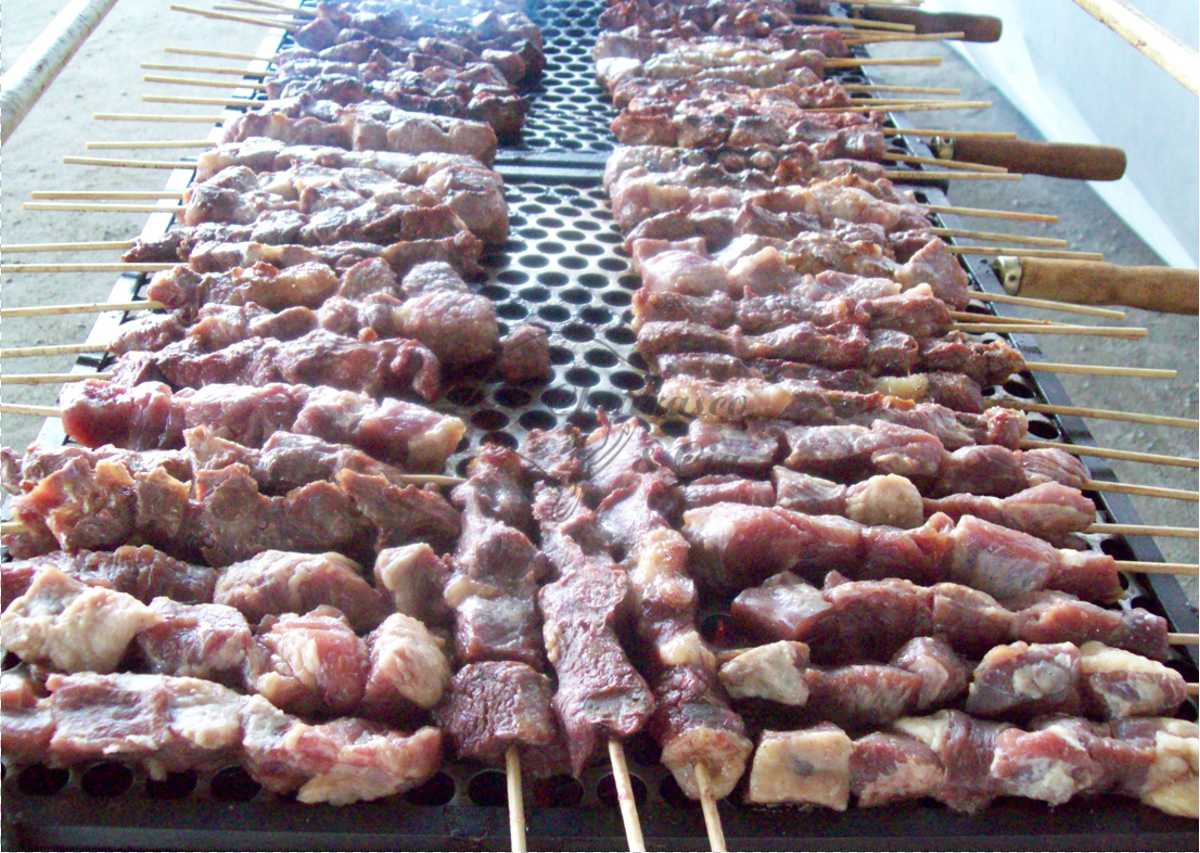 Churrasqueira com espetinhos